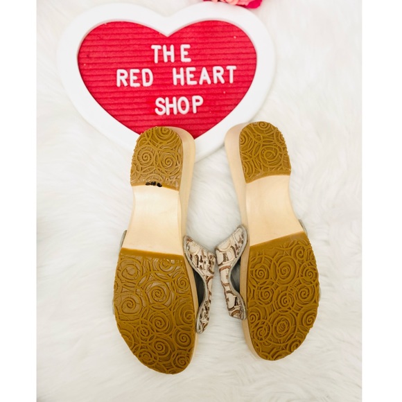 UGG Logo Sandals - Picture 5 of 6